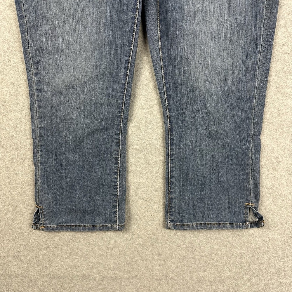 Levi Strauss Signature Gold Women's Totally Shaping Pull On Capri Size 14 - Picture 2 of 10